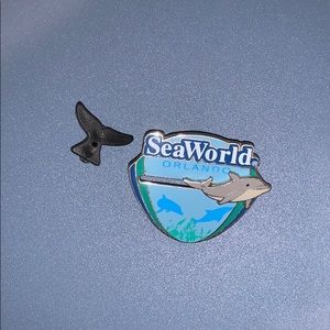 SEAWORLD PIN